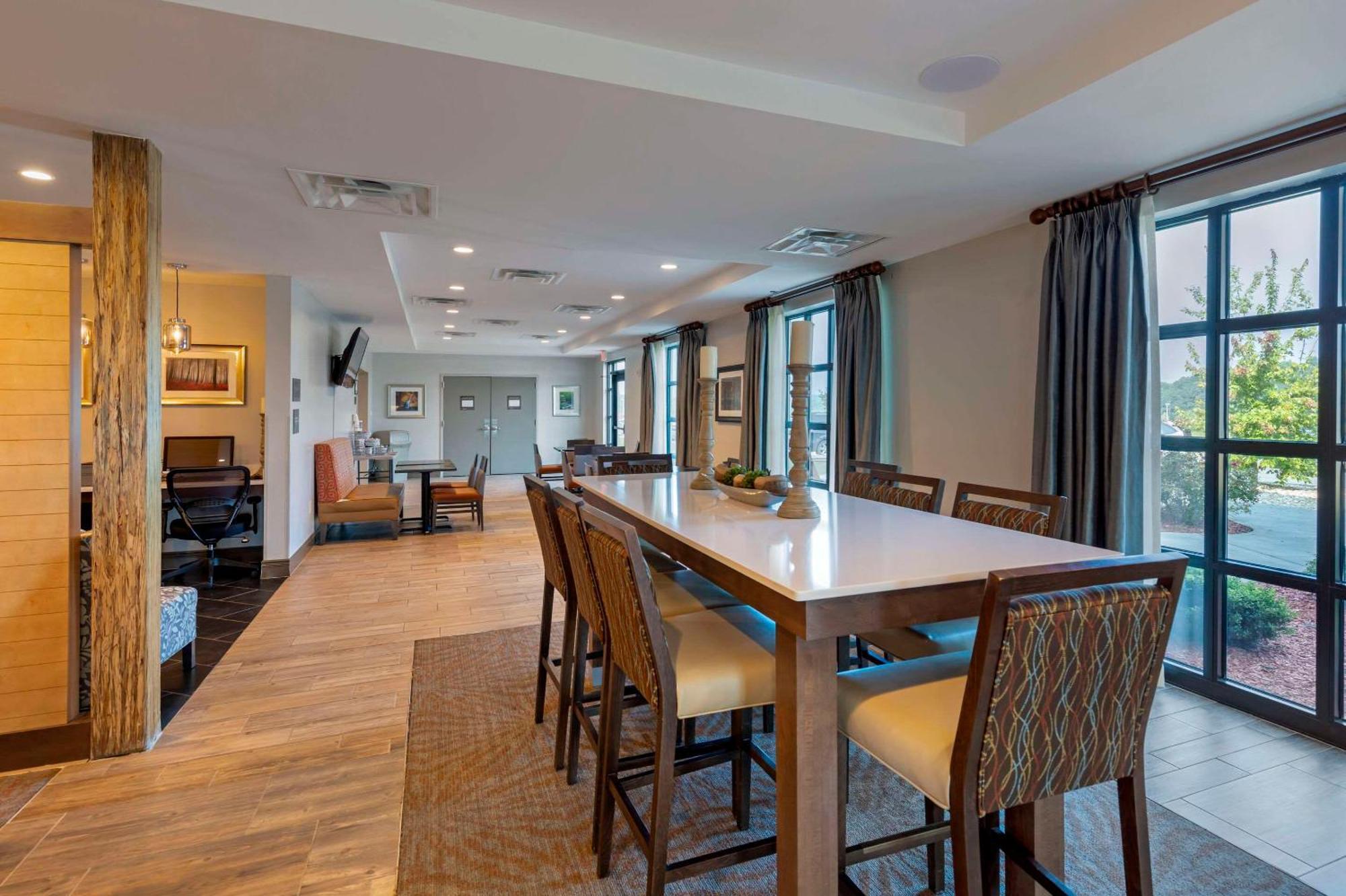 Comfort Inn & Suites East Елиджей Екстериор снимка