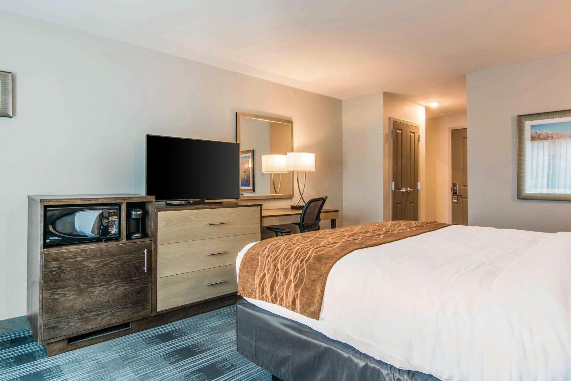 Comfort Inn & Suites East Елиджей Екстериор снимка