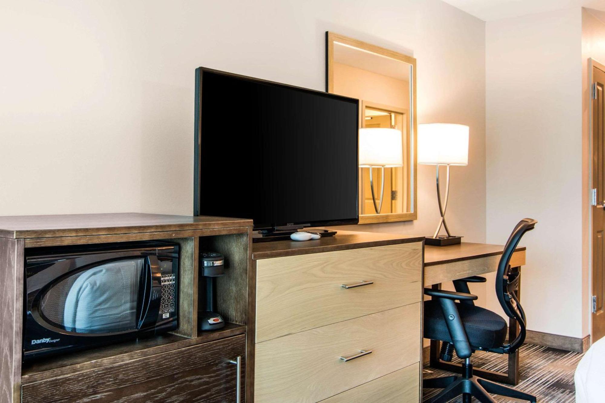 Comfort Inn & Suites East Елиджей Екстериор снимка